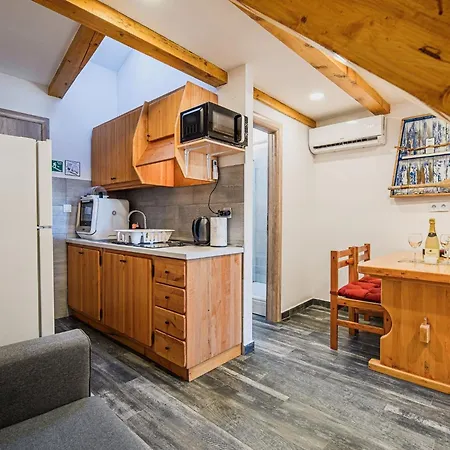 Apartment Sleek And Stylish With Sea View - Comfort Two Bedroom With Terrace *