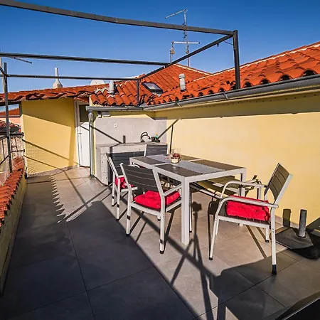 Sleek And Stylish With Sea View - Comfort Two Bedroom With Terrace Apartment