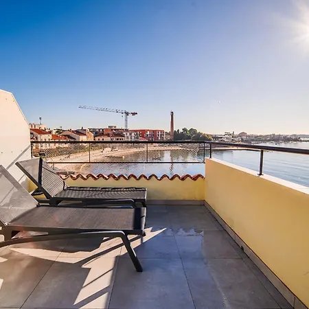 Sleek And Stylish With Sea View - Comfort Two Bedroom With Terrace Apartmán *