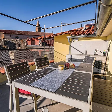 Sleek And Stylish With Sea View - Comfort Two Bedroom With Terrace Apartmán *