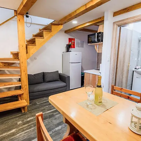 Apartmán Sleek And Stylish With Sea View - Comfort Two Bedroom With Terrace