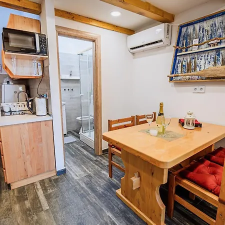 Sleek And Stylish With Sea View - Comfort Two Bedroom With Terrace *
