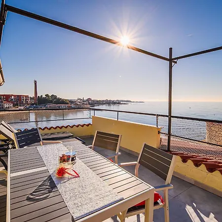 Sleek And Stylish With Sea View - Comfort Two Bedroom With Terrace Umag